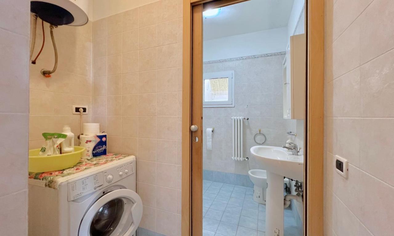 Bagno con lavanderia