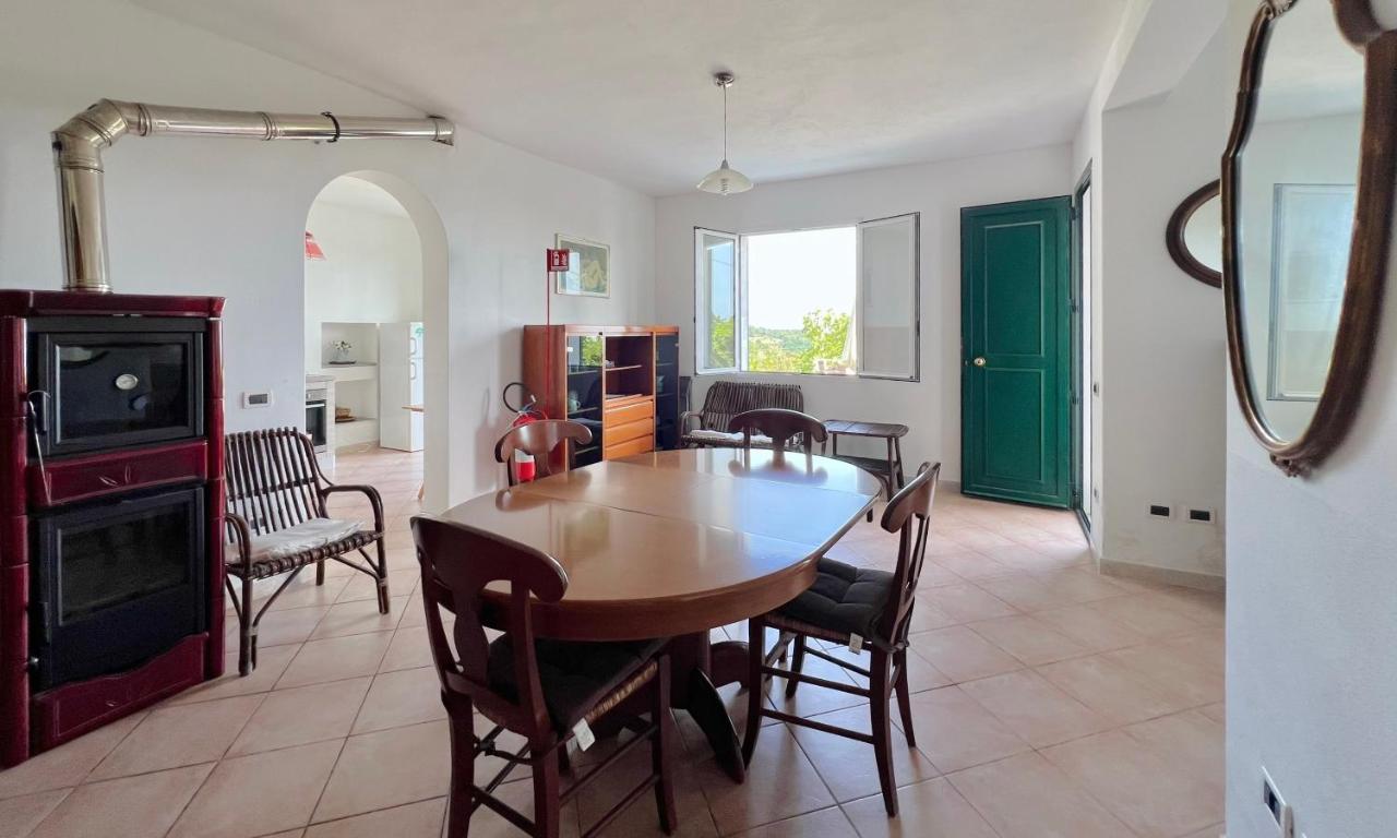 Sala da pranzo, tavolo e sedie